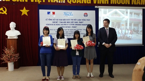 Remise des prix du concours francophone intitulé «Amitié Vietnam – France»