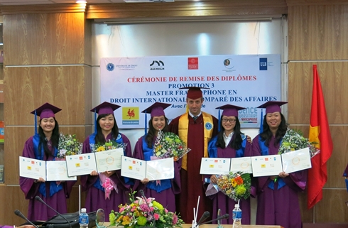 Quinze étudiants reçoivent des diplômes francophones en droit international et comparé des affaires