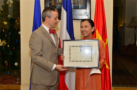 Bùi Trân Phuong décorée de la Légion d’honneur