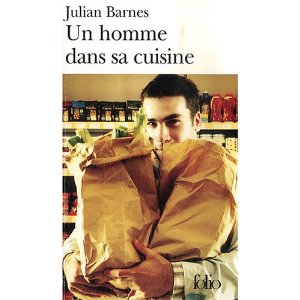 Un homme dans sa cuisine